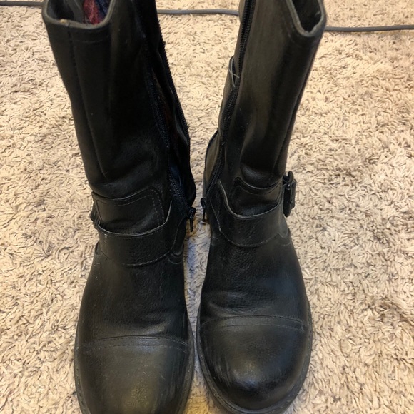 Boots - Picture 2 of 3